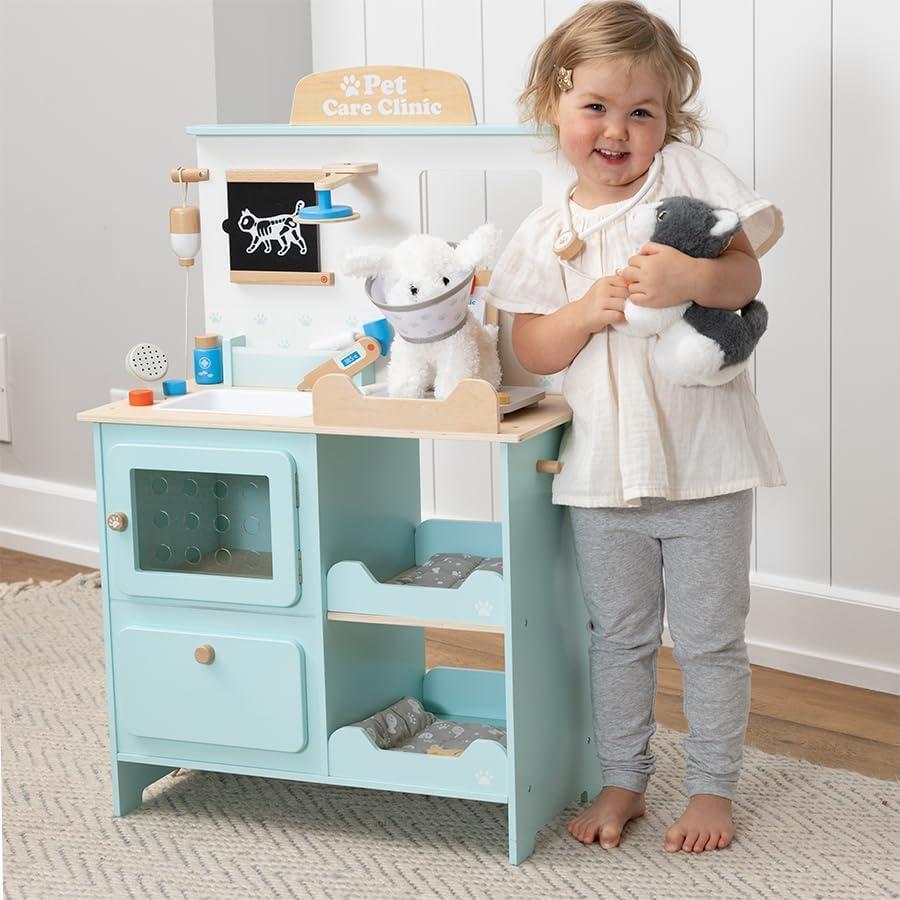 imageFat Brain Toys Pet Care Clinic Pretend Play amp Imaginative Play for Ages 3 to 5